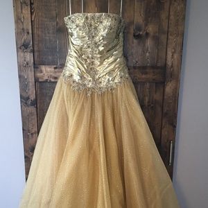 Alyce Designs Formal Dress